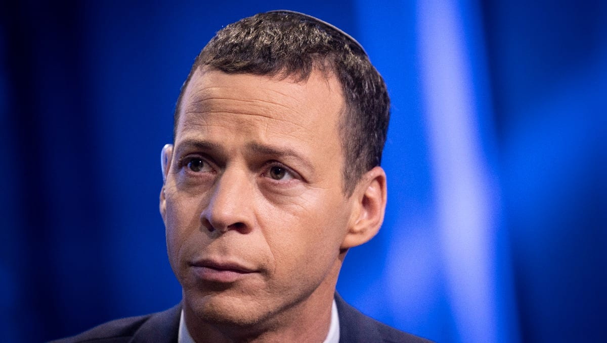 לקראת מפץ בטלוויזיה? הפגישה של עמית סגל עם הבעלים של ערוץ 13