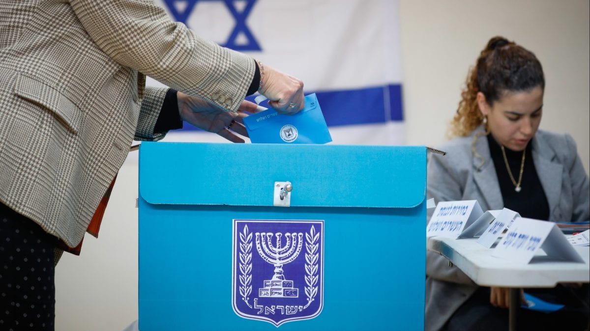 "לא אשכנזייה מדי": מודעת הבחירות שעוררה זעם ברשת
