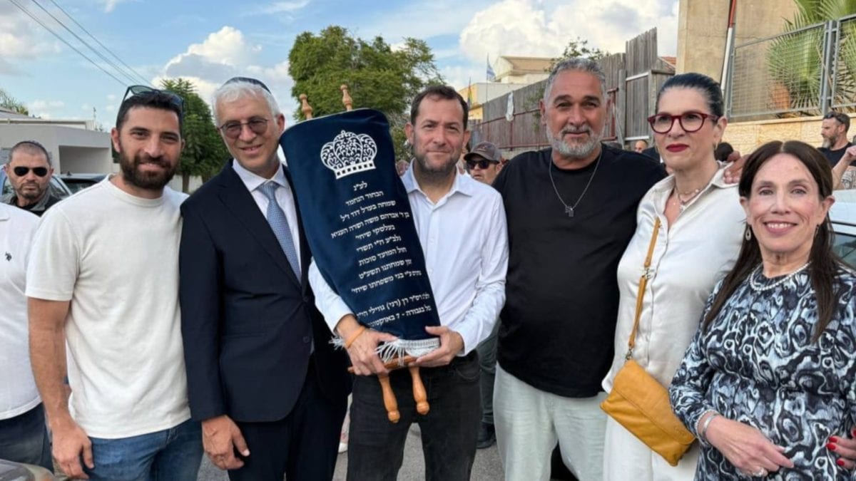 מרגש: ספר תורה לזכר רן גווילי הי"ד הוכנס בשומרון