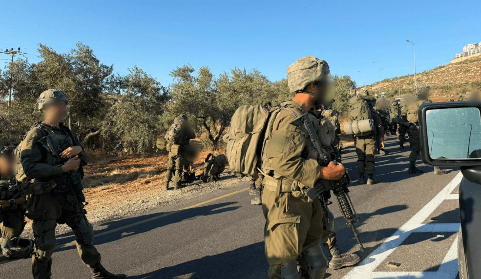 דיווח: מחבל חמוש בסכין הצית רכב בחווה בבנימין ונוטרל לאחר מרדף