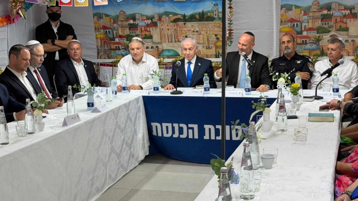 מזיני ועד המפכ"ל: נתניהו אירח אירוע לימוד תורה להושענא רבה בכנסת
