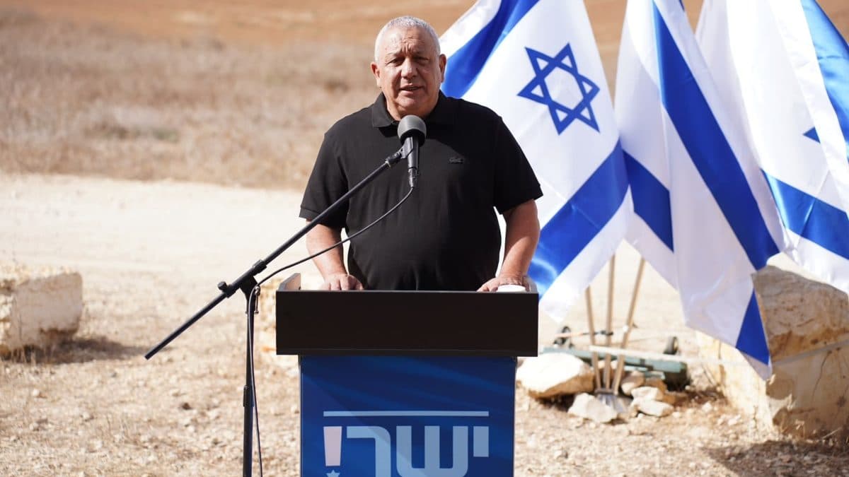 מתקפה חזיתית על איזנקוט מתוך הגוש: "שותה קולות, ילך עם נתניהו"