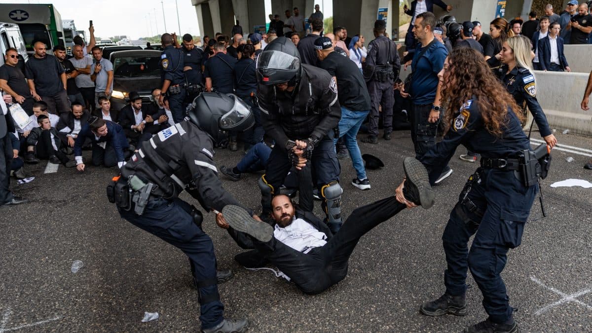 הכתב הסרוג נגד מעצר העריקים בנתב"ג: "טמטום אווילי"