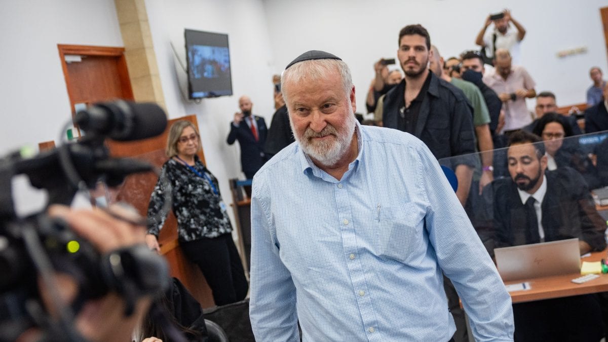 עדותו של מנדלבליט הסתיימה: "היו דברים חמורים שלא אישרתי"