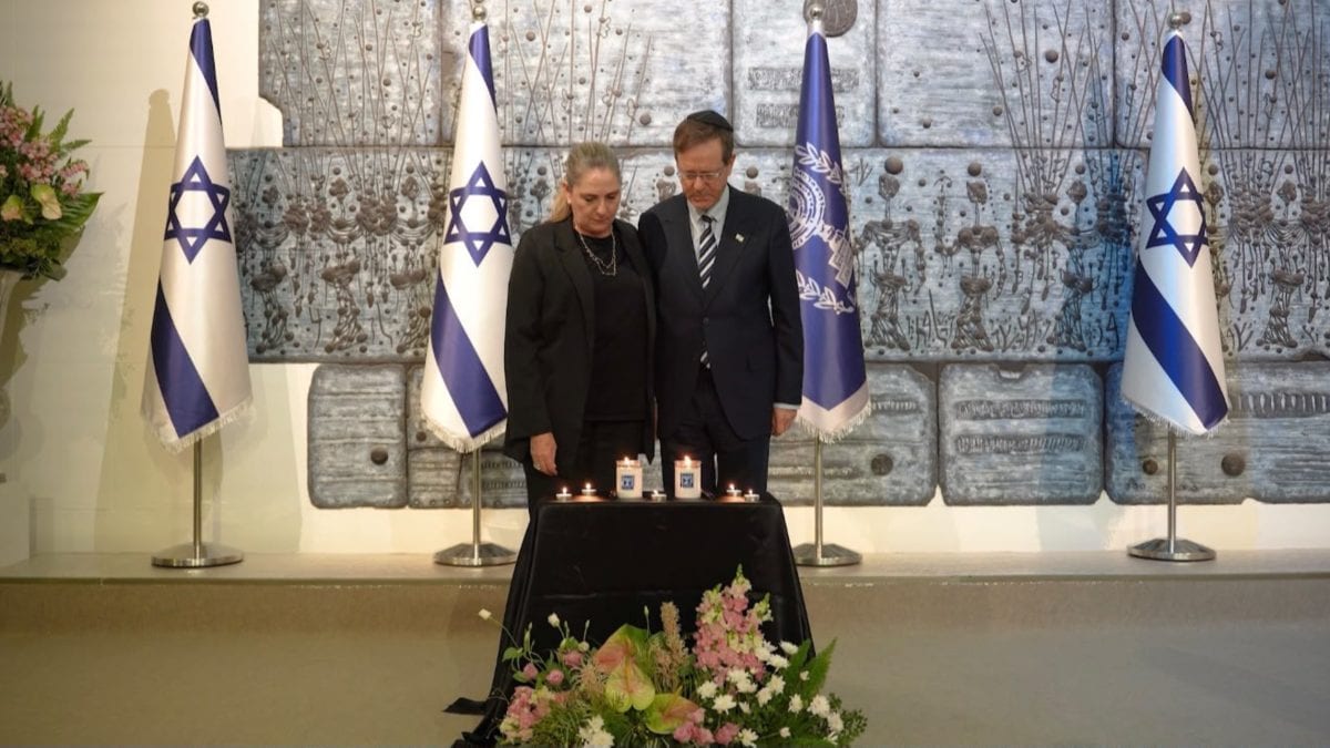 בבית הנשיא הדליקו נר בשעה 06:29 "מוקדש לחיבוק המשפחות השכולות"