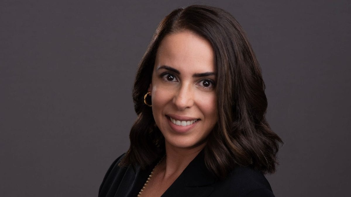"השר מאוד מעריך אותך, את סופר מקצועית, אבל זה שאת אישה זה עניין"