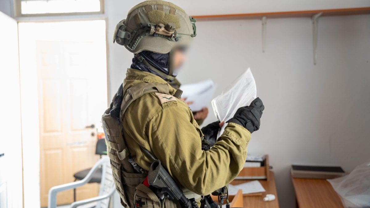 הלוחמים פשטו על משרדי אגודות צדקה ביו"ש - ונדהמו לגלות מה הן מסתירות