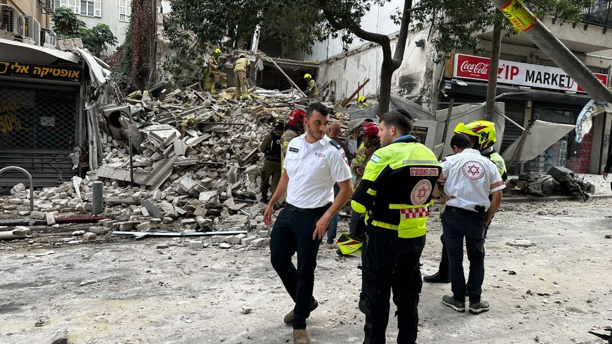 בניין קרס בתל אביב: אין נפגעים - כוחות ההצלה פועלים בזירה
