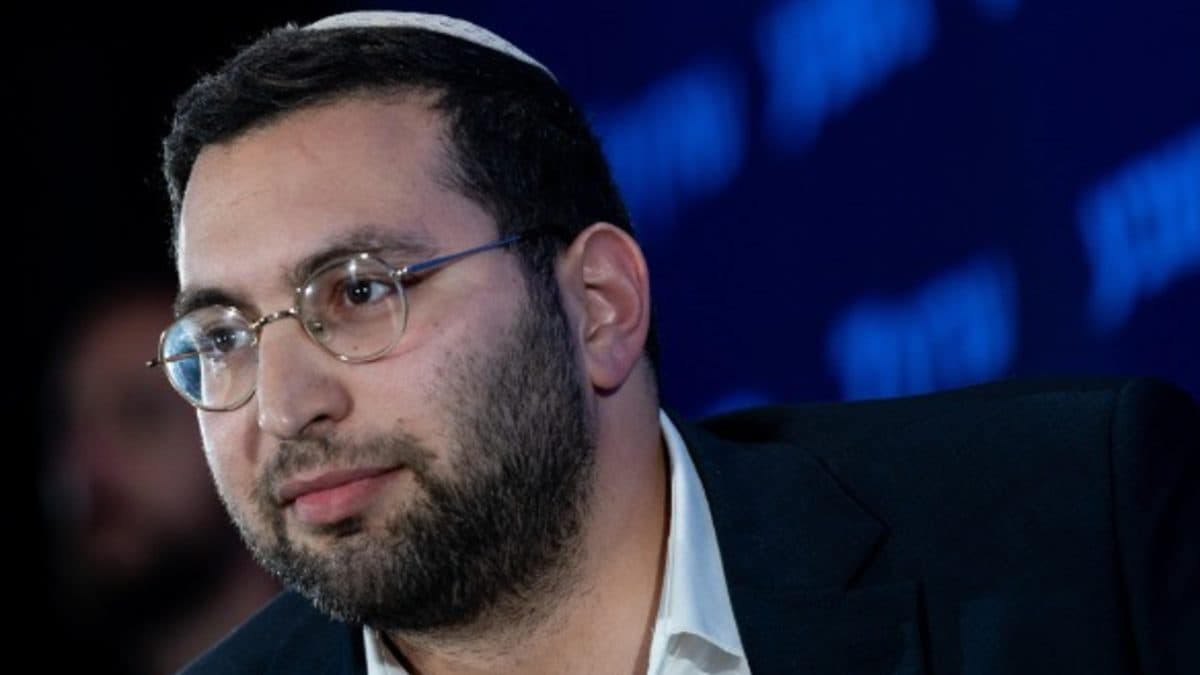 וסרלאוף הגיע לבדיקה עם בנו בן ששת הימים - וספג מתקפה מכוערת