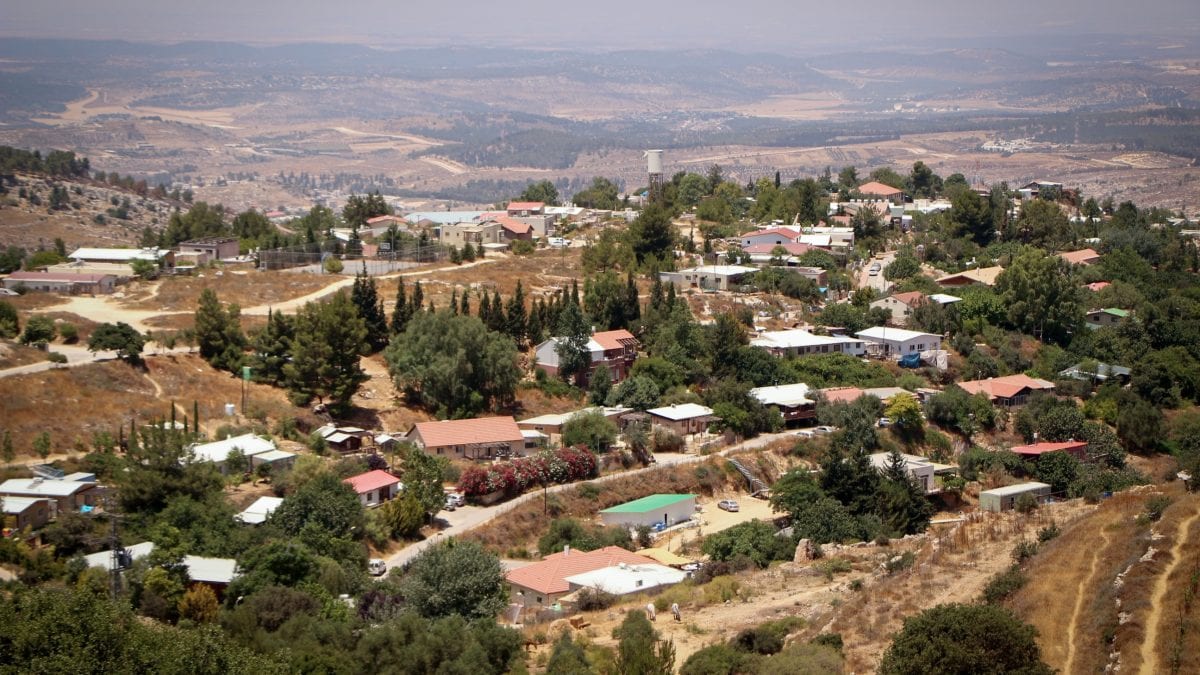 ניתקו את החשמל: בגוש עציון נאבקים בבנייה הבלתי חוקית בבת עין