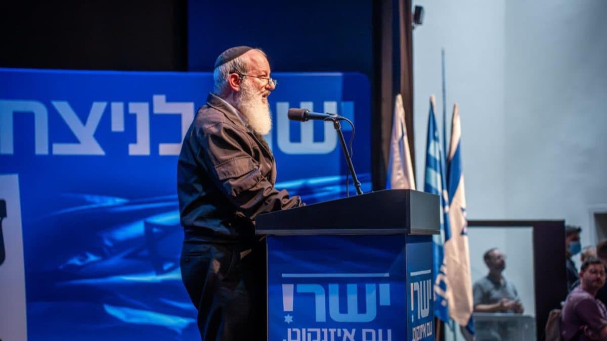 הרב הסרוג הודיע: "אני מצביע בלב שלם לגדי איזנקוט"