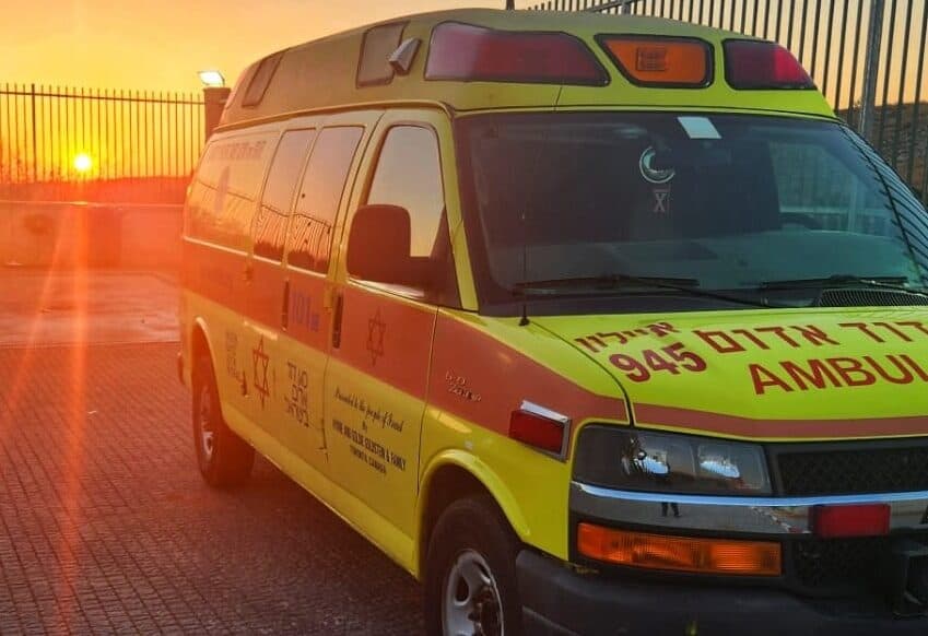 ראשון לציון: עובד מוסך בן 73 נפצע קשה מפגיעת רכב