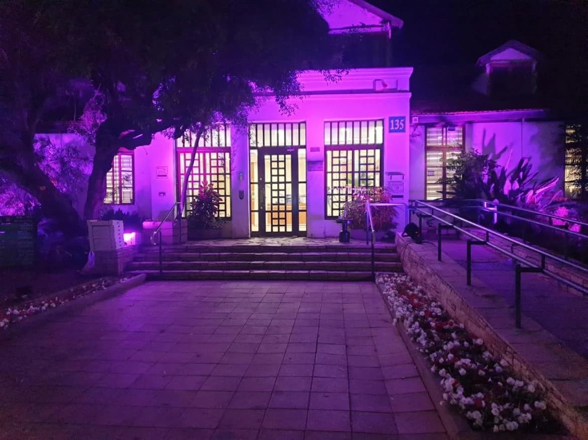 מבתי הספר ועד הרמזורים: פרשת כפר סבא מגיעה אל לב חיי התושבים