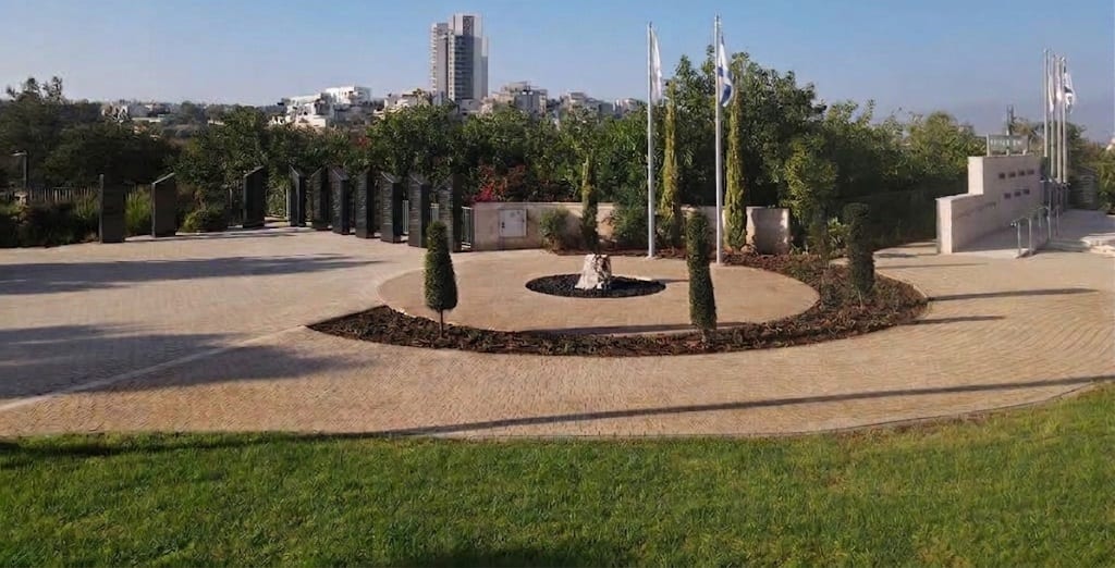 בת-ים עצרה לזכור: אנדרטה חדשה וערב הנצחה לציון 7 באוקטובר