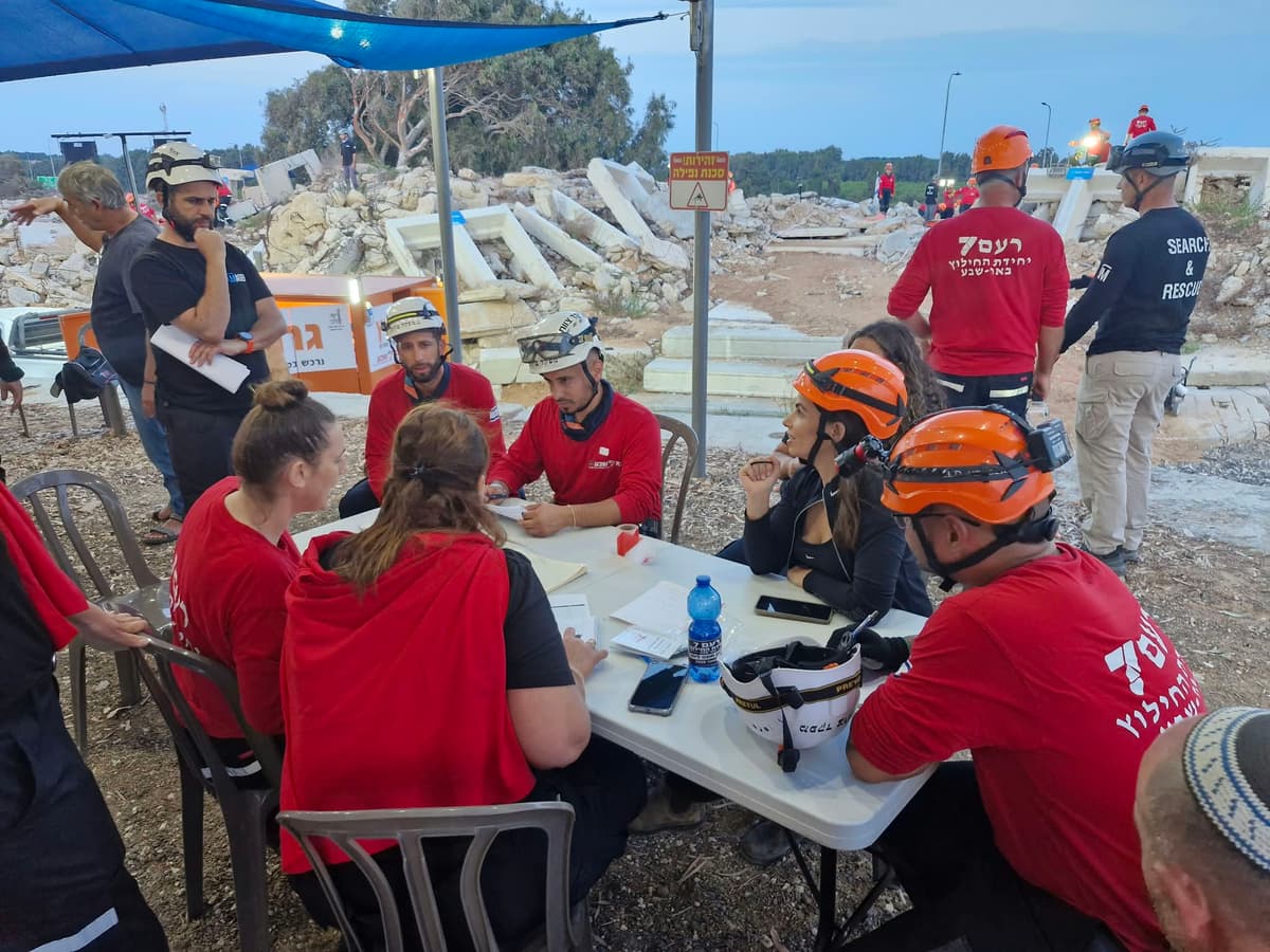איתור לכודים וחילוץ בתנאי עומס: כך נערכה יחידת "רעם 7" בבאר שבע
