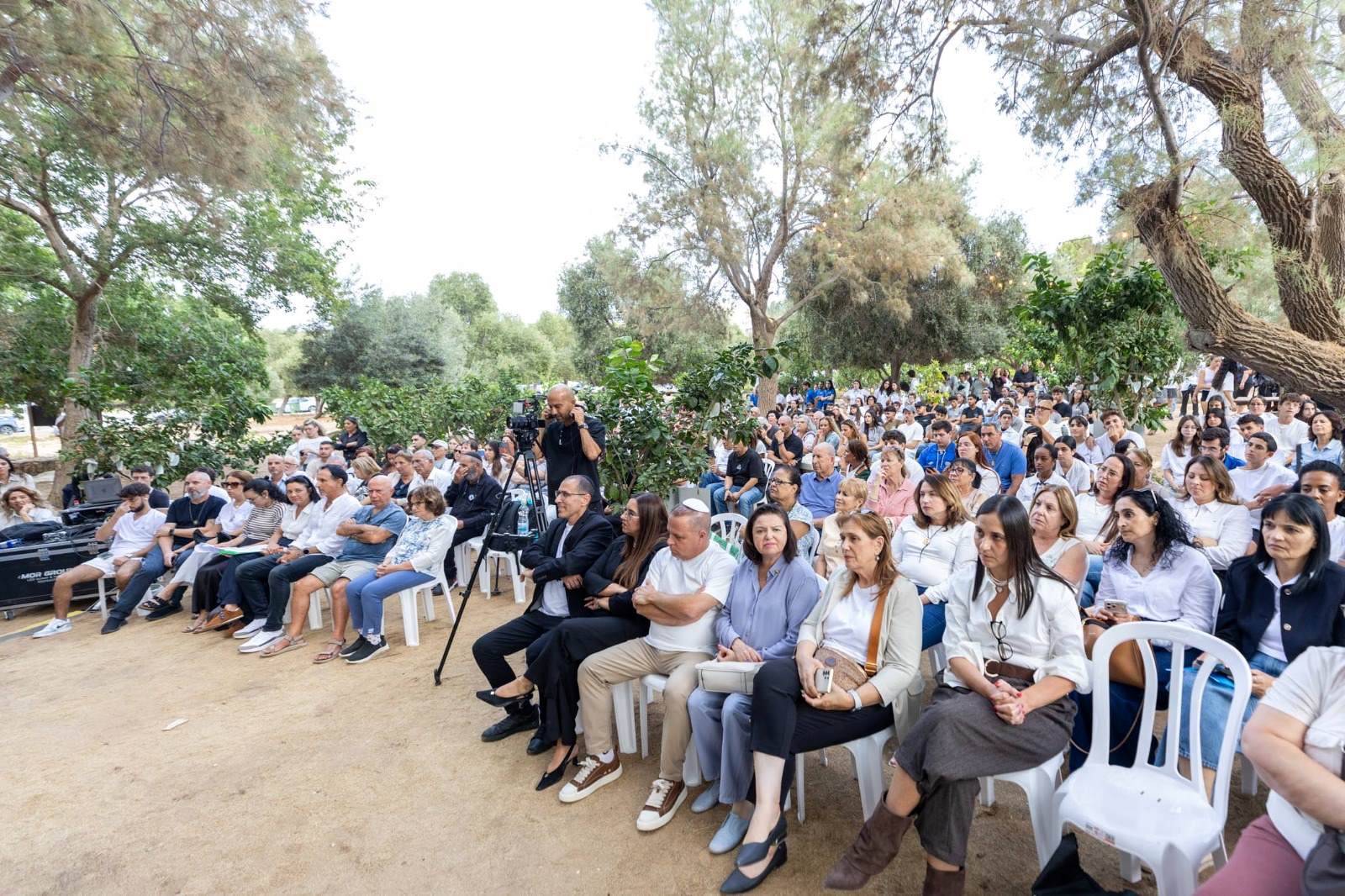 מאחורי השמות והמספרים: הסיפורים האישיים שנשמעו בטקס הזיכרון באשקלון