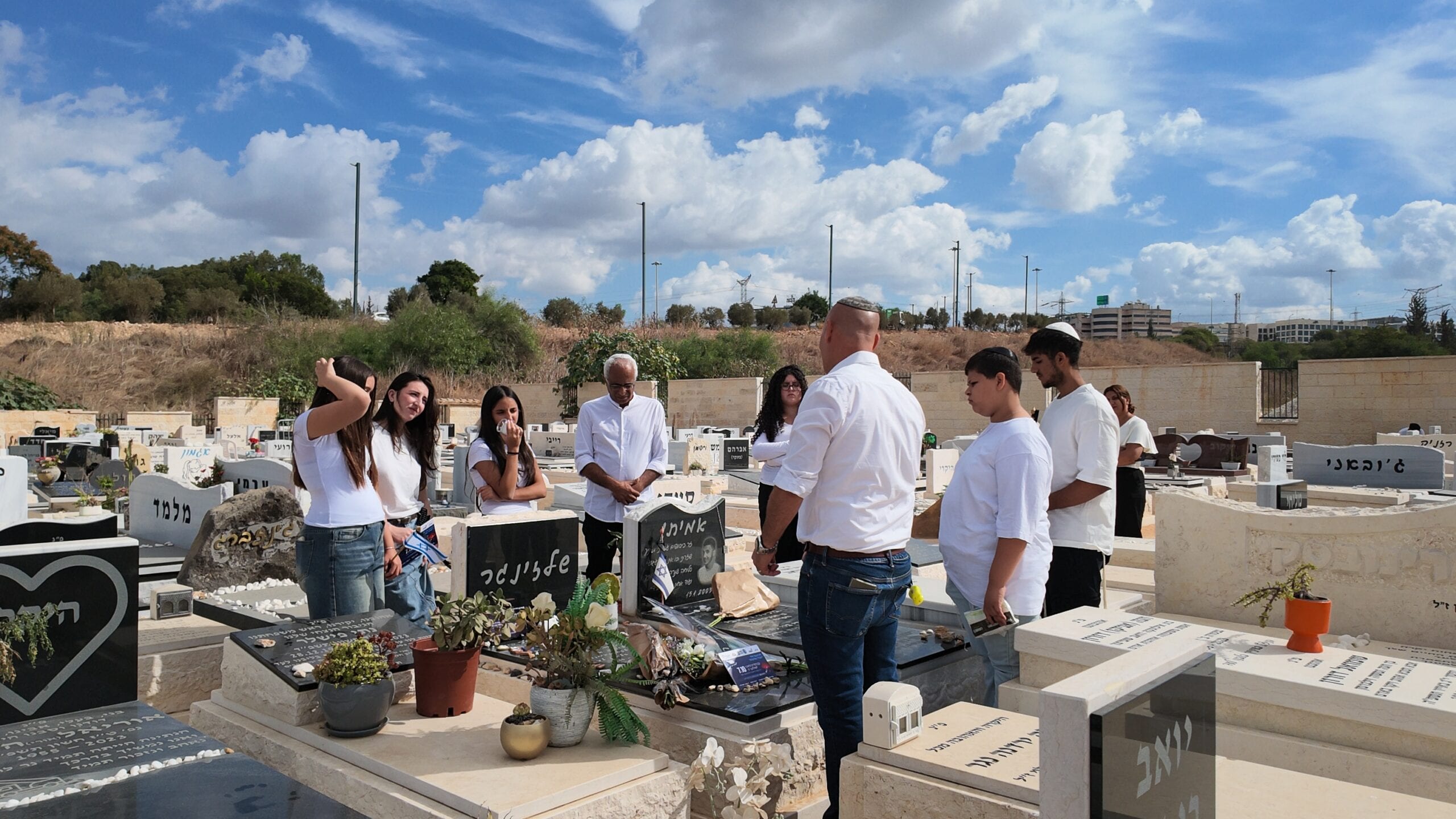 ראש העין זוכרת: מקברי הנופלים ועד ריצה של 7.10 ק"מ ברחבי העיר
