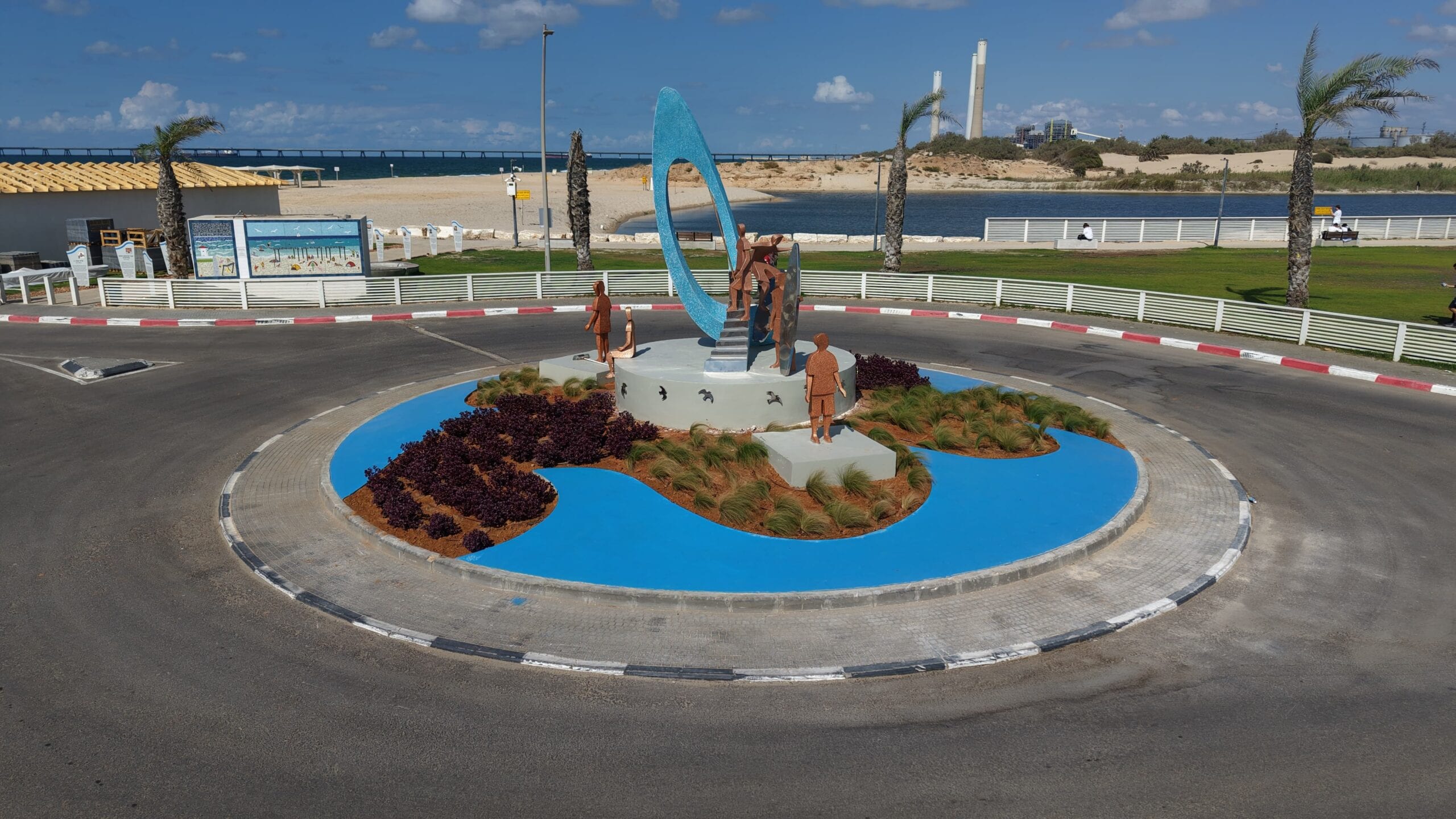 שלוש שנים אחרי: כיכר ההנצחה בחוף זיקים הושלמה