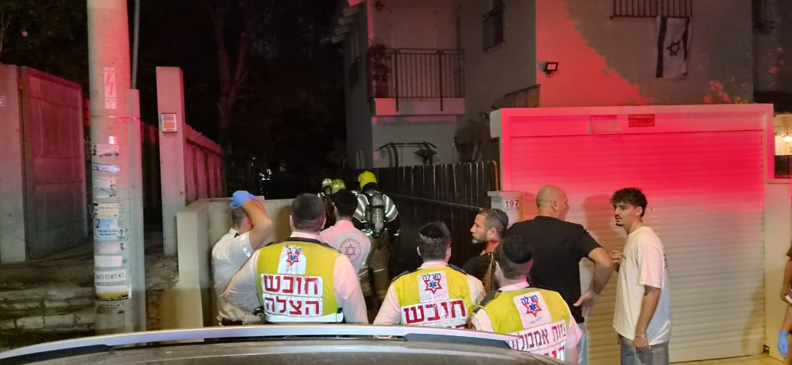שריפה במספר בתים ברמת גן: חשד לפיצוץ בלוני גז ברחוב אלוף דוד