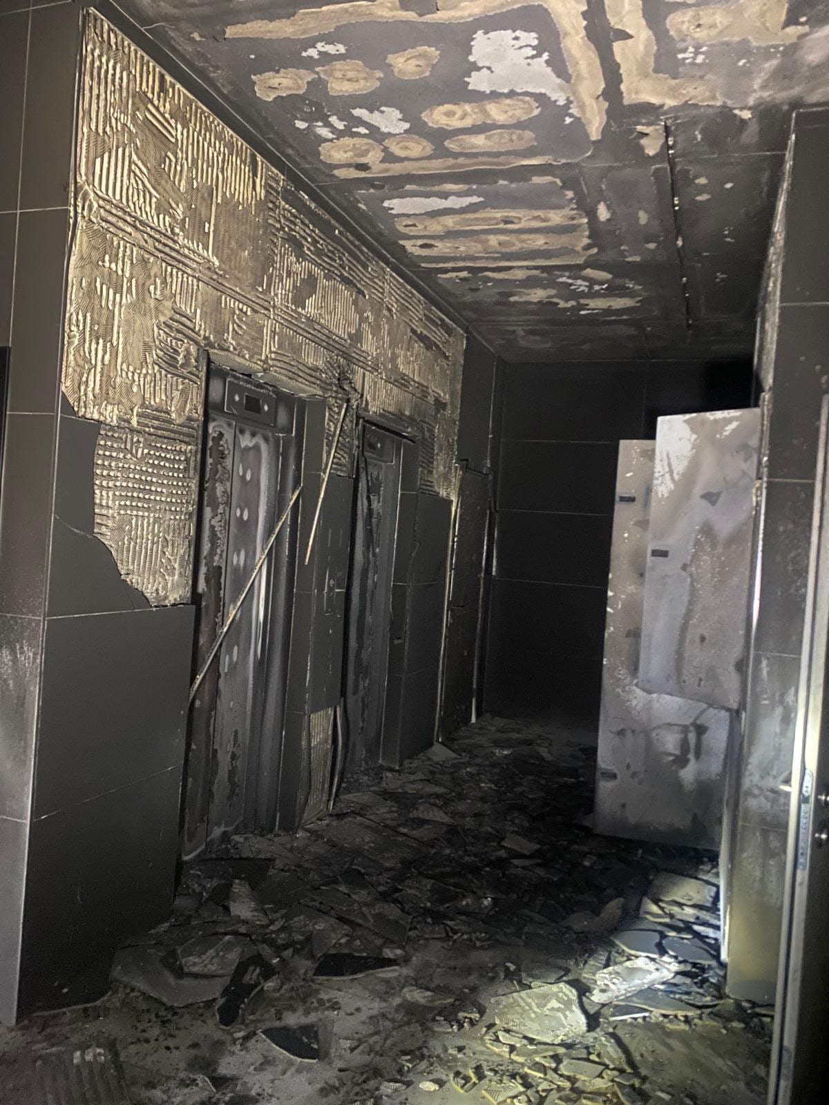 שריפה בבניין בן 12 קומות בחולון: הדיירים הונחו להישאר בדירות ולא לצאת לחדר המדרגות