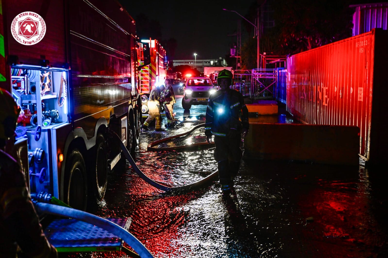 ליד לוד ורמלה: שריפת ענק במפעל עמינח – סכנה למאגרי חומרים מסוכנים