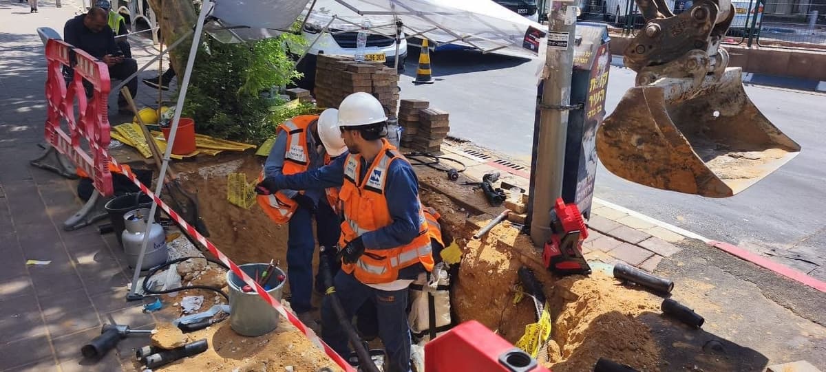 כפר סבא: קווי המתח הגבוה הוסרו מרחוב הרצל והועברו אל מתחת לקרקע
