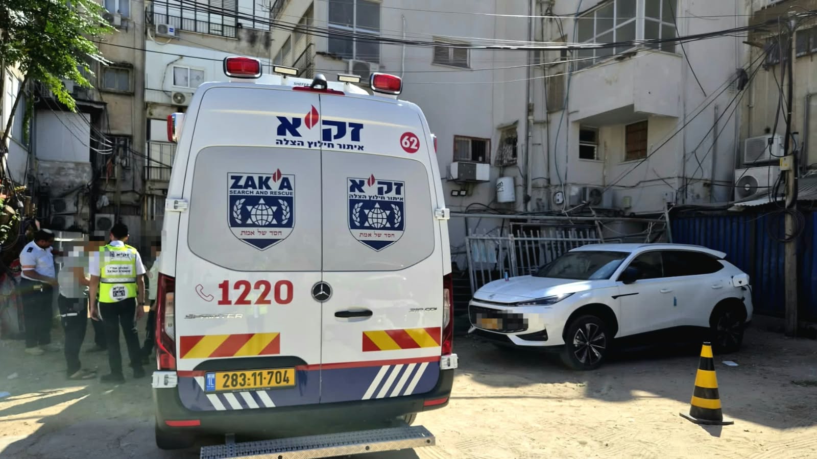 דר רחוב בן 64 אותר ללא רוח חיים על כיסא גלגלים בחניון בפתח תקווה