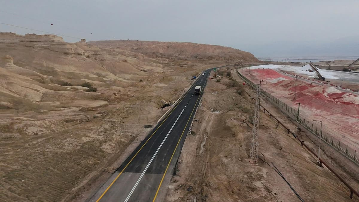 אחרי שנים של הצפות וחסימות: השינוי שבוצע בכביש 90 ליד מפעלי ים המלח