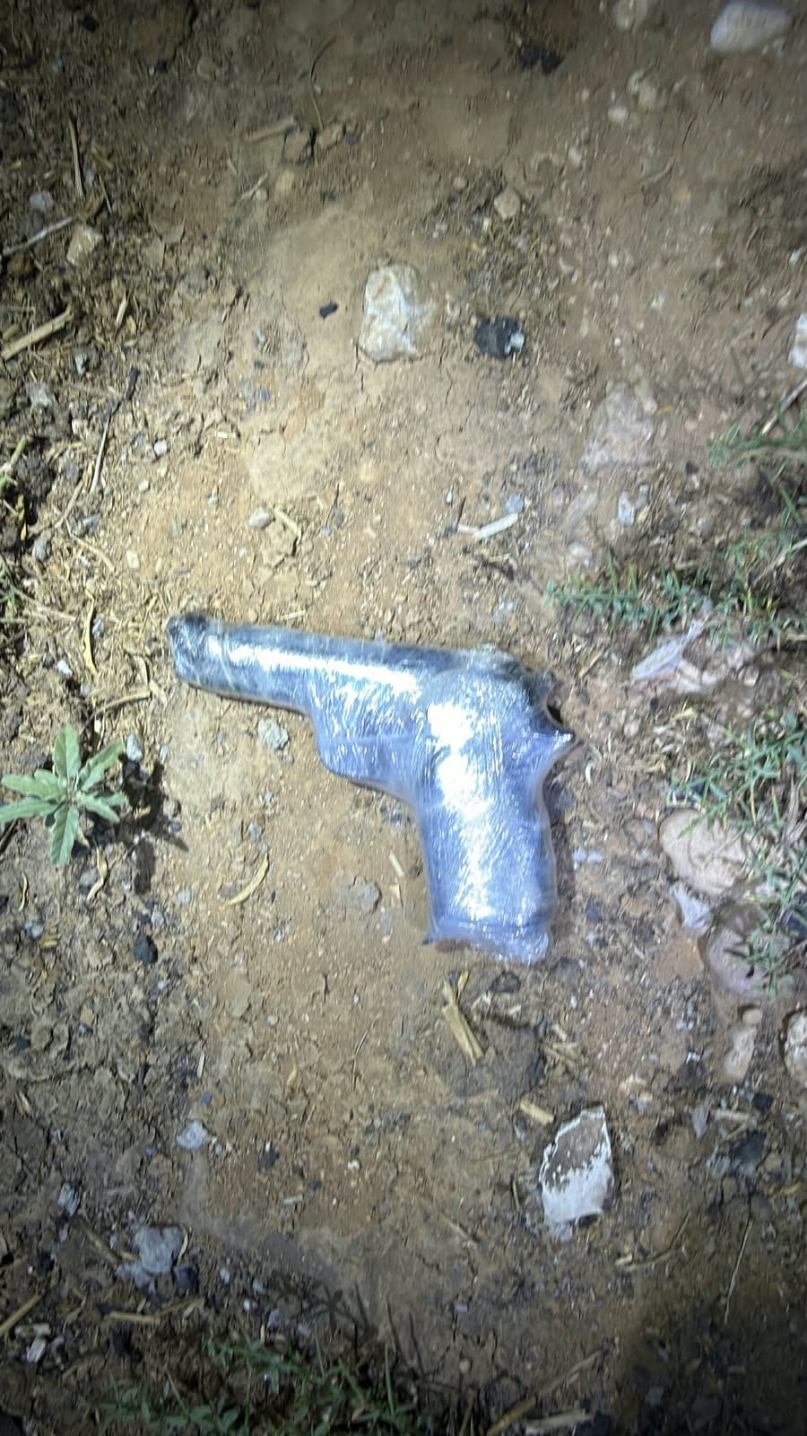 27 מטילי נחושת, אקדחים וחלקי M16: שורת תפיסות נשק ברהט