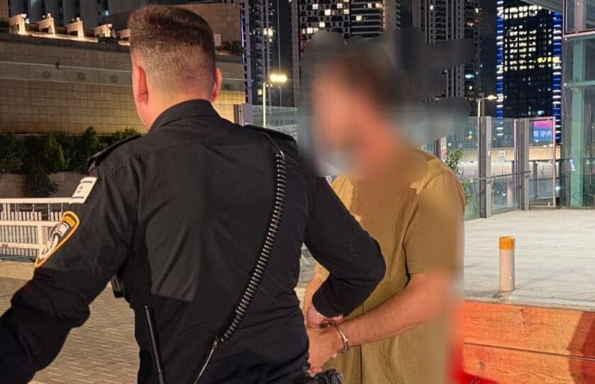 תושב ראשון לציון נעצר בחשד שדקר עובד בעסק בתל אביב