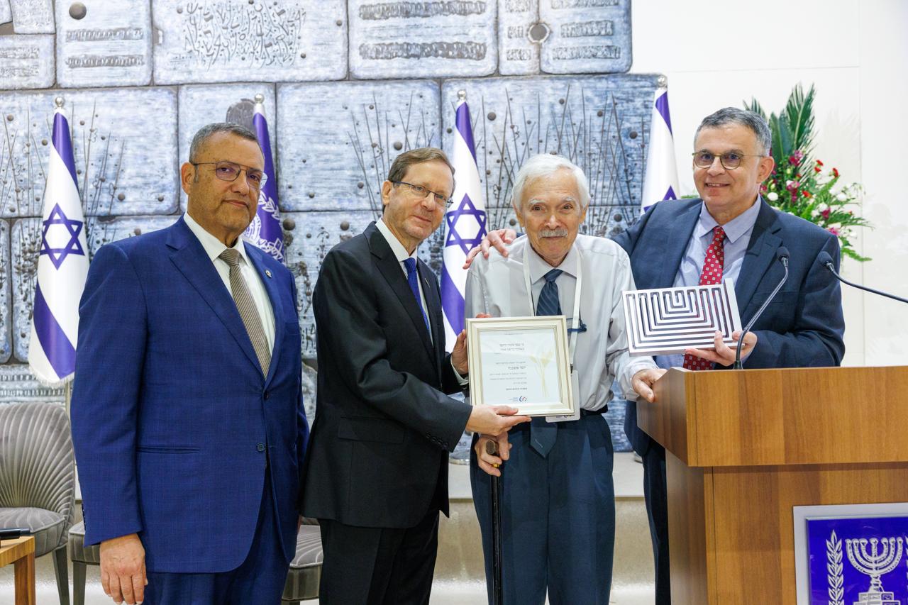 60 שנה לאגודה לקידום החינוך: הרצוג בירך, היו״ר בוגר בויאר קיבל אות הוקרה
