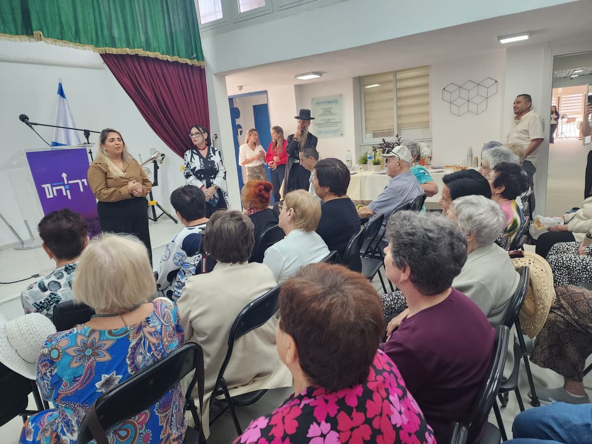 מועדון הוותיקים בירוחם התחדש: ארוחות חמות, פעילויות ומקהלה