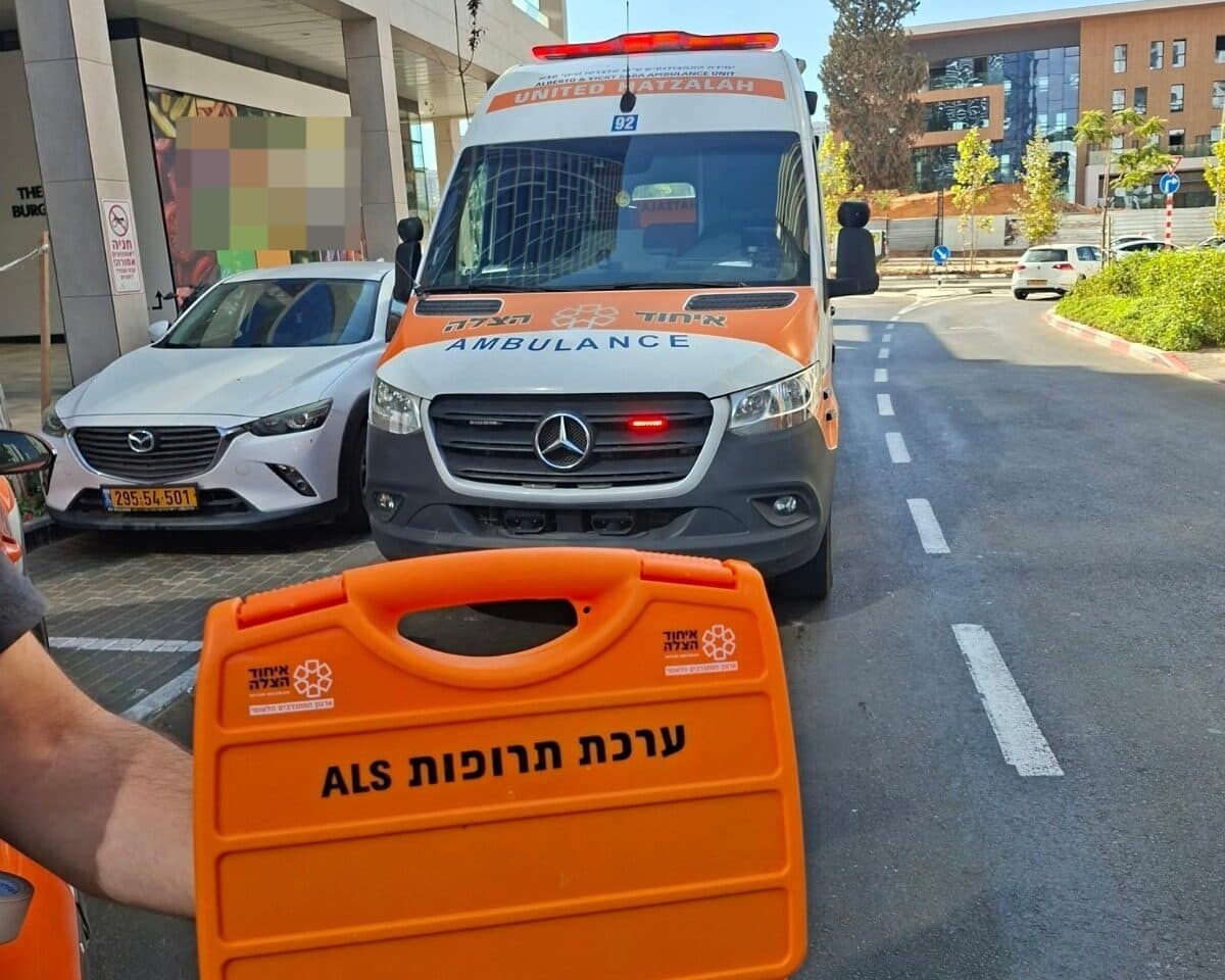 באר יעקב: פועל פיתח תגובה אלרגית מסכנת חיים בשיפוצים, פרמדיק העניק לו אדרנלין