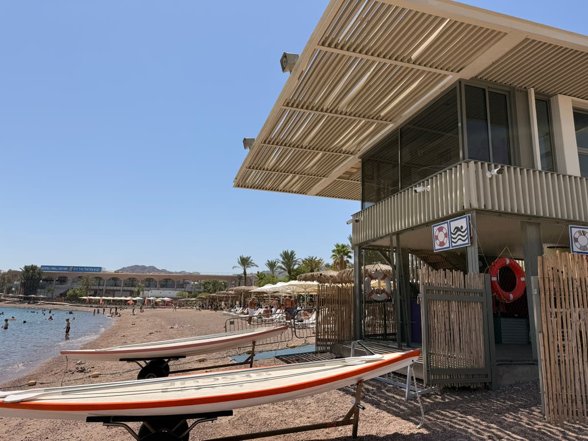 באילת עונת הרחצה נמשכת גם בחורף: שעות ההצלה בחופים משתנות