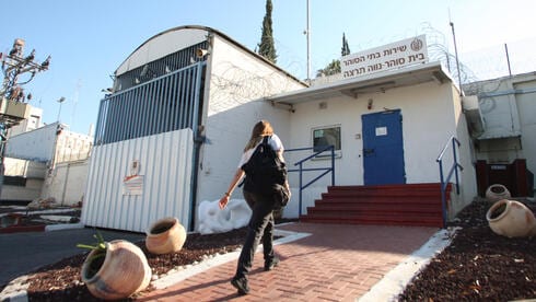 מסוהרת - למניקוריסטית: 1.82 מיליון שקל לצעירה שנפצעה