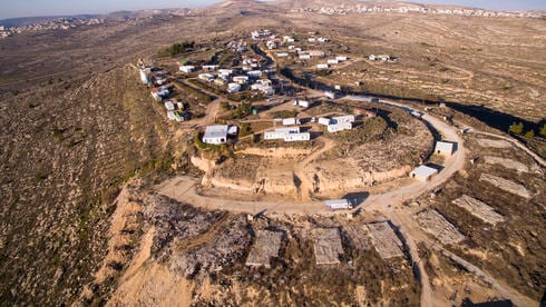 עמונה חוזרת? מועצת בנימין רכשה קרקע בשטח המאחז שפונה