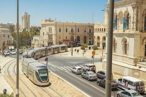 עוד לפני הנסיעה הראשונה: מה קרה למחירי הדירות על תוואי הרכבת הקלה בירושלים?