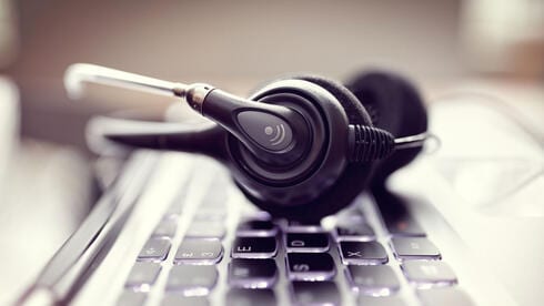 המיליארדר שתלה שלטי ענק בארץ נגד צביקה נווה נחקר, אחרי שהגרושה התלוננה: "ריגלו אחרינו באירופה"