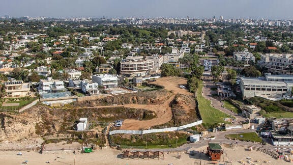 תביעה נגד בן המיליארדר: "הפר הסכם שכירות לווילה ב-45 אלף דולר בחודש"