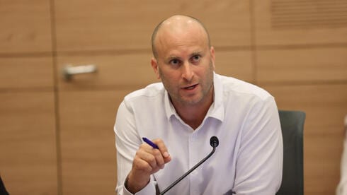 חשד: ח"כ ומנכ"ל עוצמה יהודית היו בתקרית אלימה נגד שוטרים ששברו אף ויד