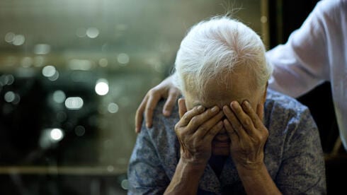 טיפלו בדודתם הקשישה – והשתלטו על רכושה