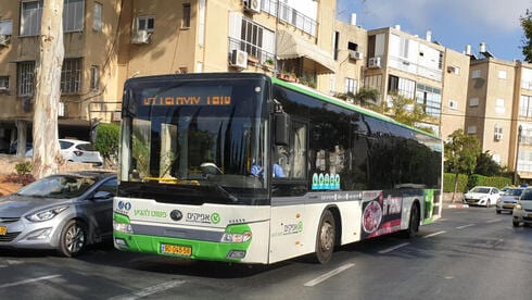 מפת אמינות התחב"צ: איפה האוטובוסים מגיעים בזמן – ובאילו קווים הם חולפים בלי לעצור?