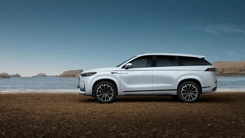 שבעה מושבים, הנעה מתקדמת ואבזור עשיר: ג'אקו 8 מכוון גבוה