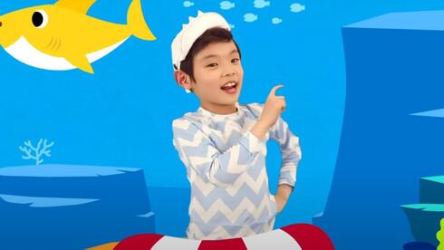 17.2 מיליארד צפיות אחר כך: הילד של Baby Shark יוצא לקריירת סולו