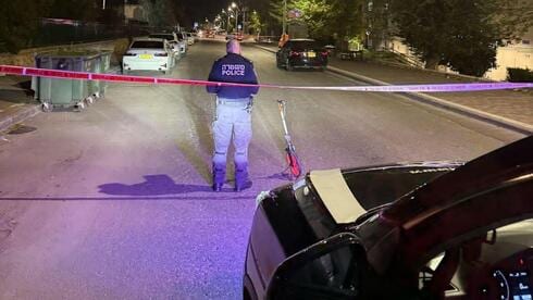 חשד: תלמיד תיכון בן 16 דרס שוטרת במהלך "סיור דאווין" - מבלי שיש לו רישיון
