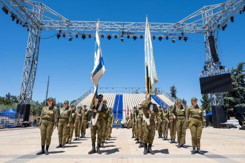 חגיגה של זיוף