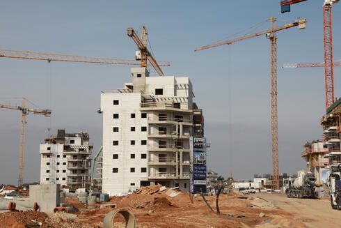 המכירות עלו? הקבלנים עדיין לא יכולים לחגוג: מאחורי הדוחות של חברות הנדל"ן