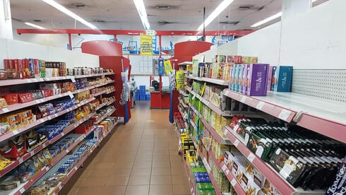 שוקולד פרה, קפה נמס ובורקס מעדנות: המוצרים שמחירם זינק בסופר