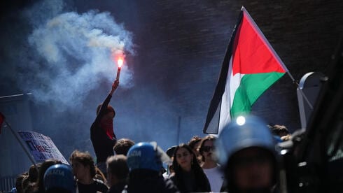המאבק על הגדרת האנטישמיות מפלג את איטליה ומדאיג את יהודי המדינה