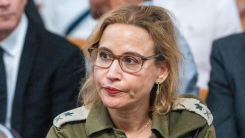 קודם מענישים, אחר כך שופטים